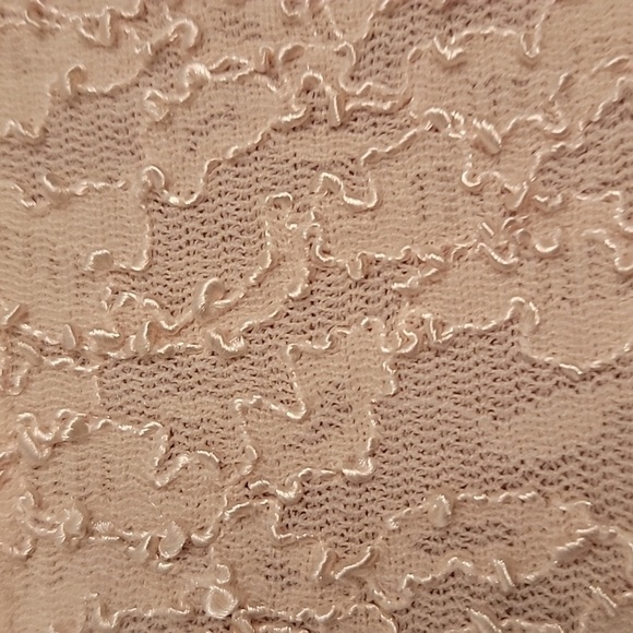 Front Street Size S, sleeveless top. Lace top with embroidered 'squiggles'. - Picture 3 of 7